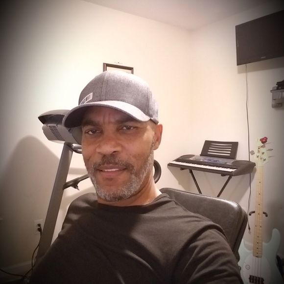 Profile Picture of Bill Foster (@freeze55) on Poshmark