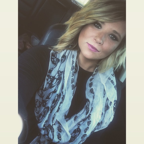 Profile Picture of Kassidy Freytag (@kassidykendallf) on Poshmark