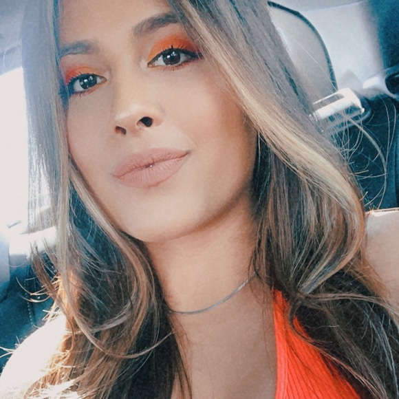 Profile Picture of Renee Corral (@reneecorralxo) on Poshmark