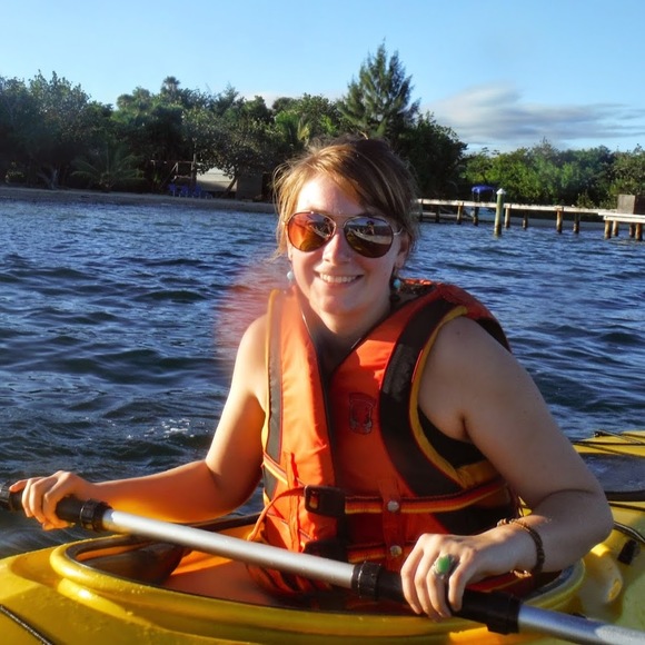 Profile Picture of Chloe Jacobson (@chloekjacobson) on Poshmark