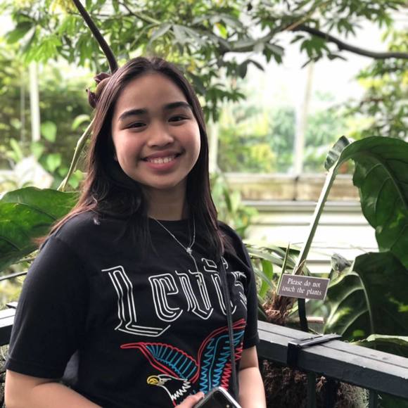 Profile Picture of Lianne Carlota (@lianne_carlota) on Poshmark