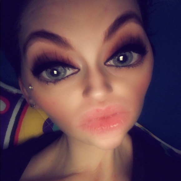 Profile Picture of Danielle Kifner (@nellyk716) on Poshmark