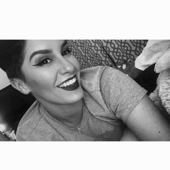 Profile Picture of Bailey Bitner (@baileyjo_b) on Poshmark