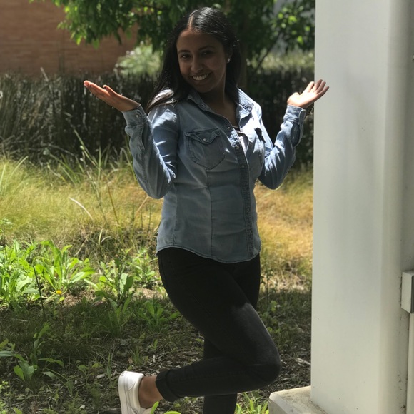 Alexes Hermosillo - Poshmark Profile Picture of Alexes Hermosillo (@alexesh) on Poshmark