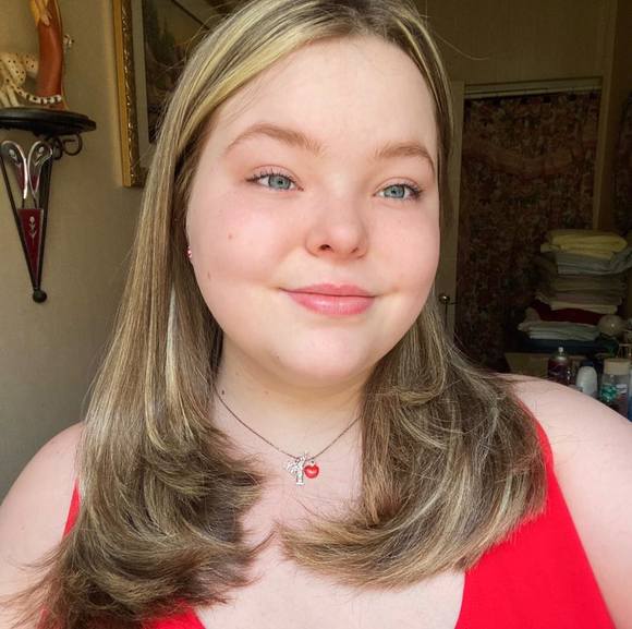 Profile Picture of Laura Shively (@laura_shively) on Poshmark
