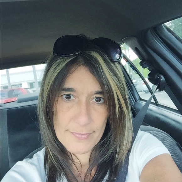 Profile Picture of Isabel Rincon (@03isa03) on Poshmark