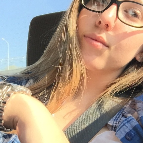 Profile Picture of Keely Moore (@keelyclaire) on Poshmark