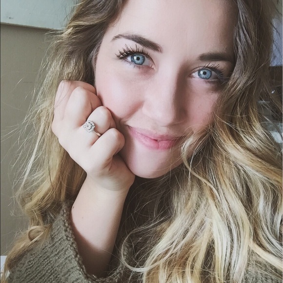 Profile Picture of Chelsea Labenne (@chelsealabenne) on Poshmark