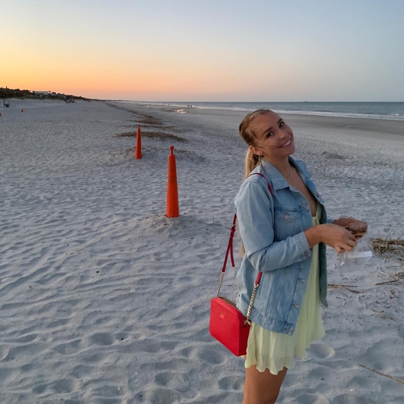 Profile Picture of Alexa Layne (@alexalayne) on Poshmark