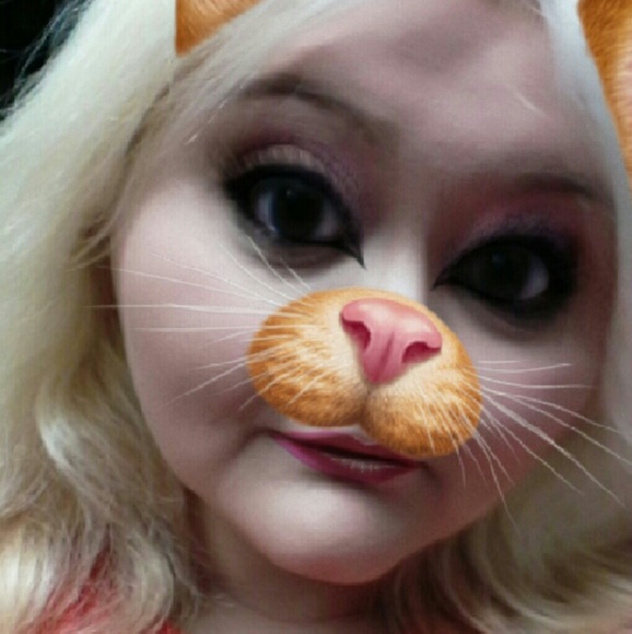 Profile Picture of Annabelle Guzman (@belleg97) on Poshmark