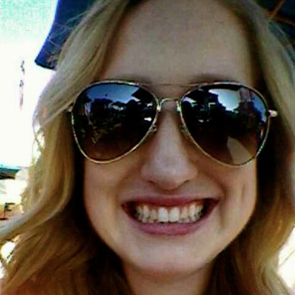 Profile Picture of Jamie Naslund (@jamienicole4) on Poshmark