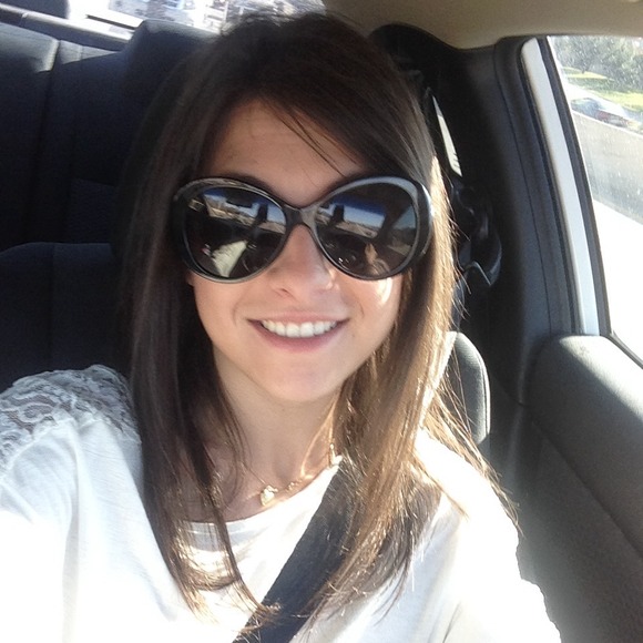 Profile Picture of Viktoriya Kuznetsova (@viktoriyak) on Poshmark