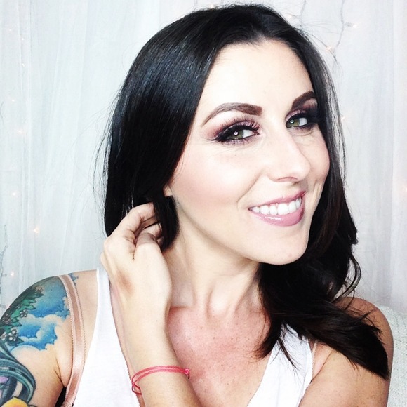 Profile Picture of Crystal Clements (@lipstickrebel84) on Poshmark