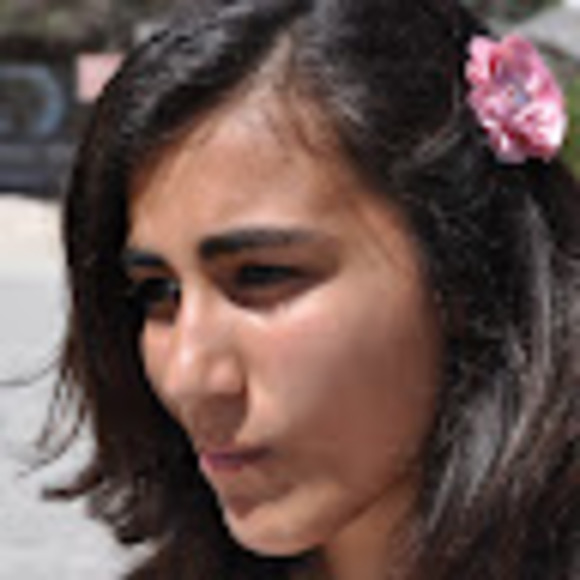 Profile Picture of Sarron Khounganian (@sarronk) on Poshmark