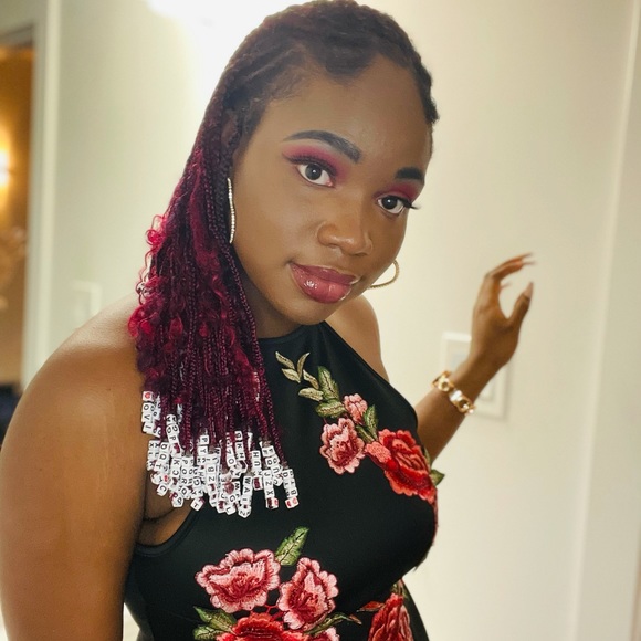 Profile Picture of Oluwagbemisola Oguntoye (@ooguntoye) on Poshmark