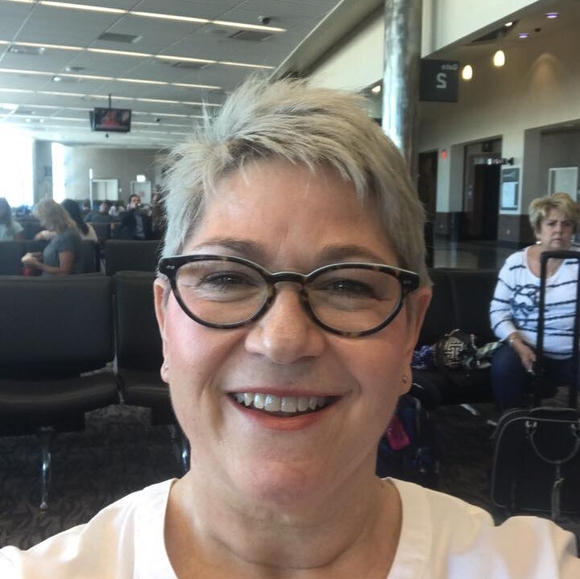 Profile Picture of Melissa Howle (@mhowle) on Poshmark