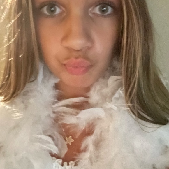 Profile Picture of Sienna Mityas (@siennamityas) on Poshmark