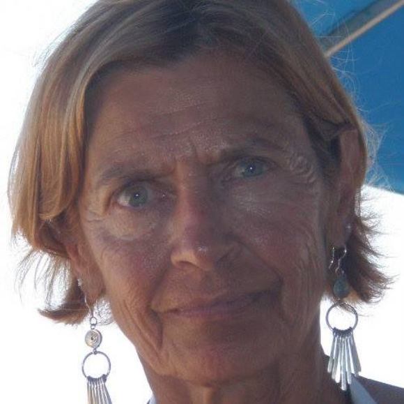 Profile Picture of Linda Ketchmark (@lk1design) on Poshmark