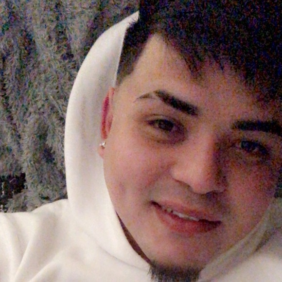 Profile Picture of Luis Raya (@luisittoo95) on Poshmark