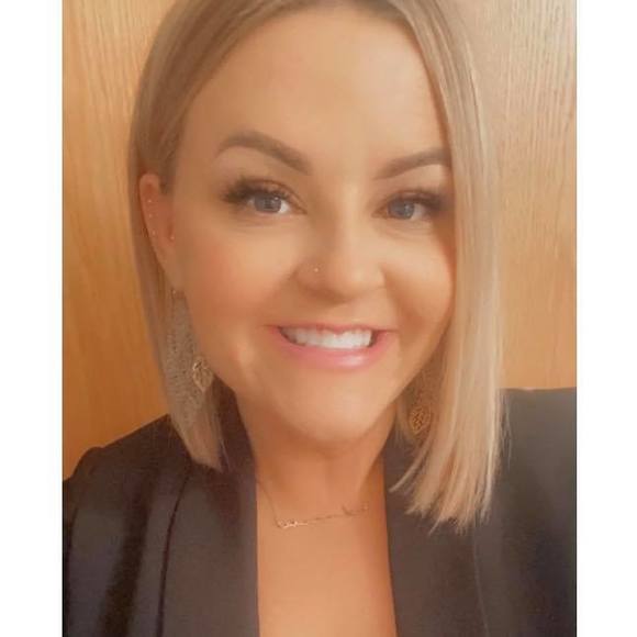 Anna Dahlby - Poshmark Profile Picture of Anna Dahlby (@annaedah) on Poshmark