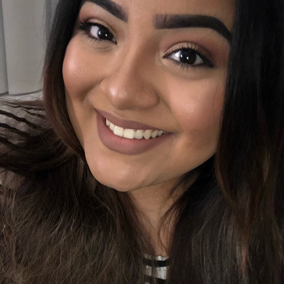 Profile Picture of Nayeli Bahena (@nayelibahena) on Poshmark