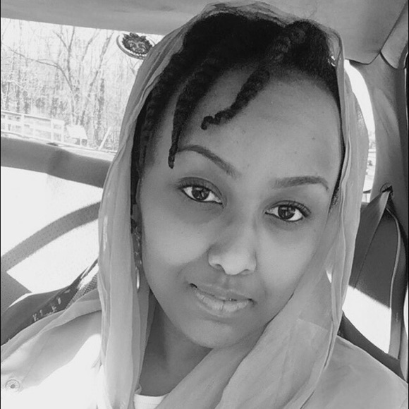 Profile Picture of Nazirah Muhammad (@nazirahs_closet) on Poshmark