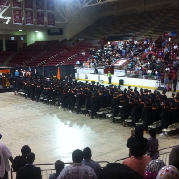 Profile Picture of Holt Trent (@wentworthto) on Poshmark