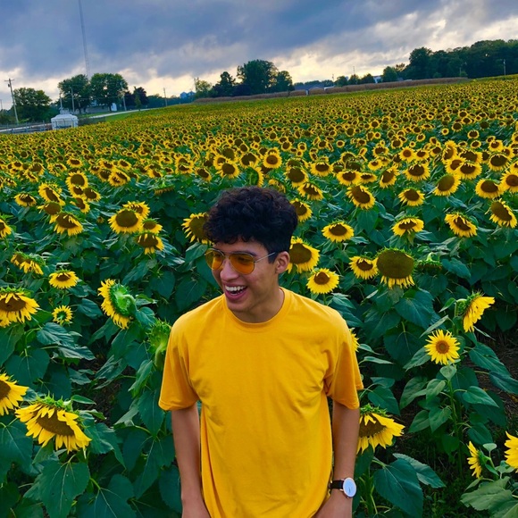 Profile Picture of Jose Leyva (@jley3) on Poshmark