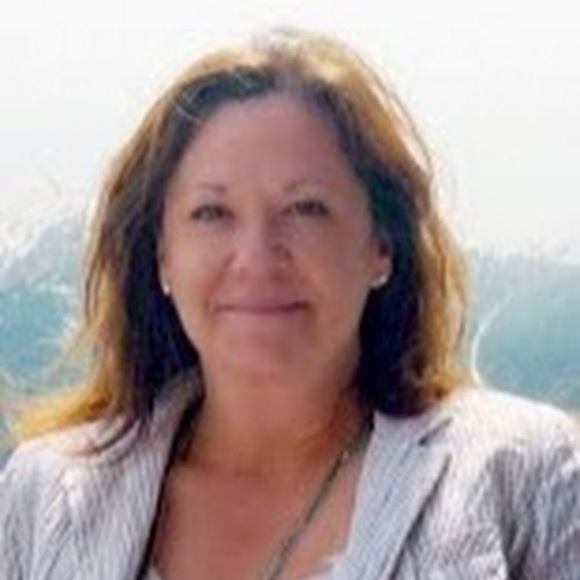 Profile Picture of Becky Bolliger (@rlbolliger) on Poshmark