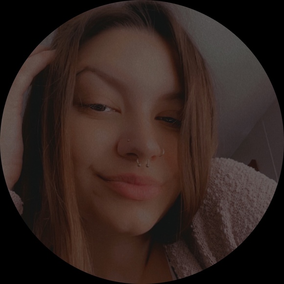 Profile Picture of Brianna Daggett (@bridaggett) on Poshmark