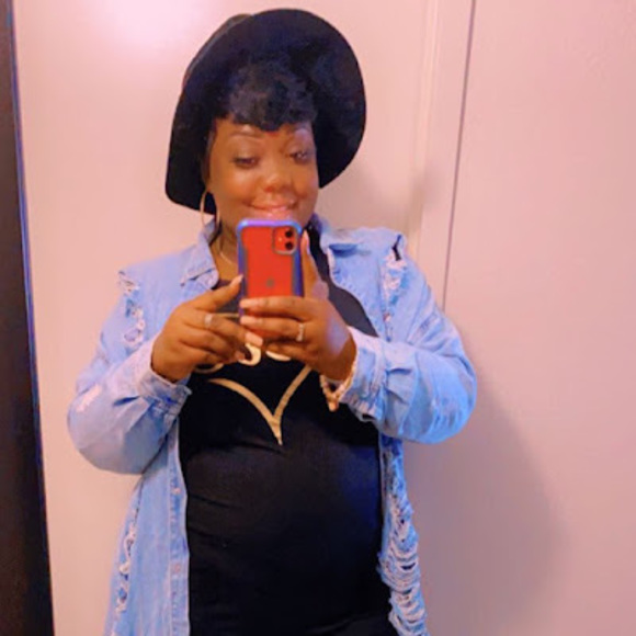 Profile Picture of Cindy Mack (@cindymack83) on Poshmark