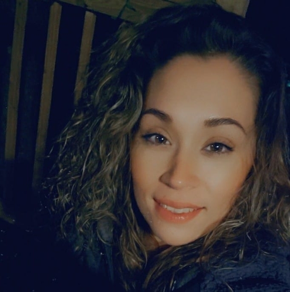 Alicia Derkowski - Poshmark Profile Picture of Alicia Derkowski (@alimarie4211) on Poshmark