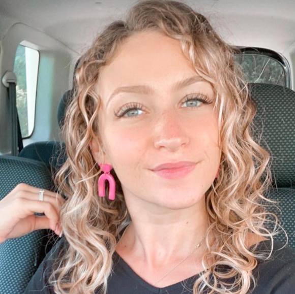 Profile Picture of Aliveah Andrus (@uhhliveah) on Poshmark