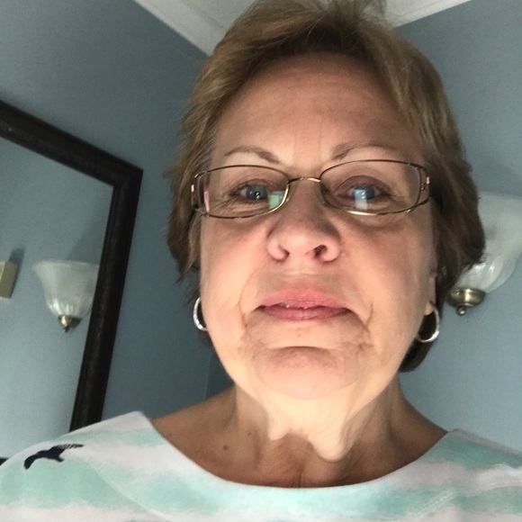 Profile Picture of Becky Hicks (@nan300) on Poshmark