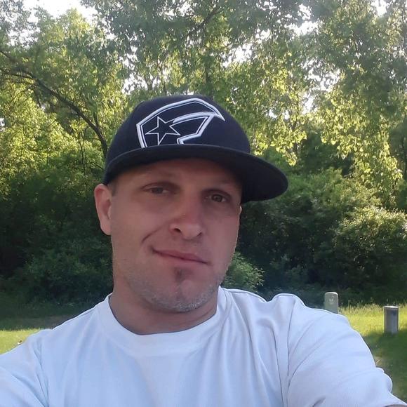 Profile Picture of Matt Erickson (@1ezday82) on Poshmark
