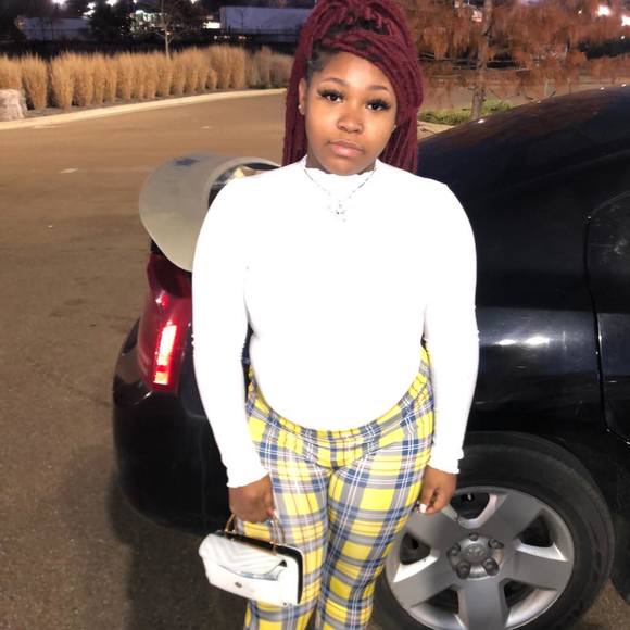 Profile Picture of Babyygirl Carothers (@bbabbygirll14) on Poshmark