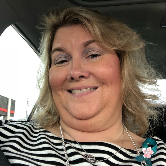 Profile Picture of Lana Kuder (@lme1028) on Poshmark