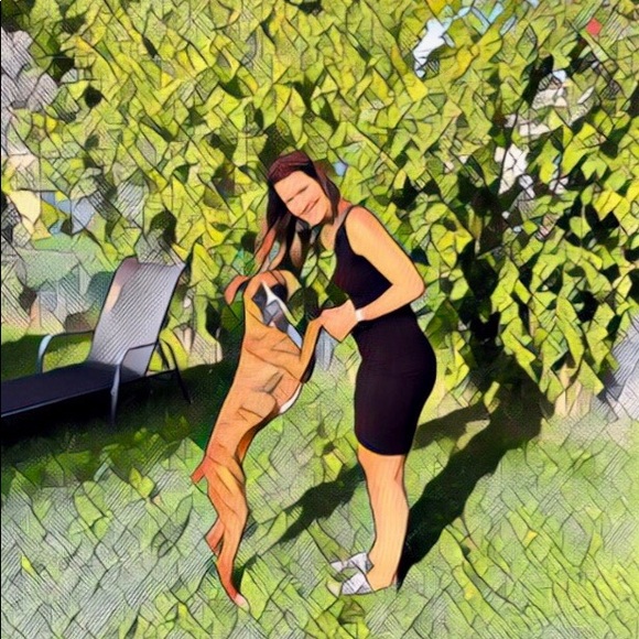 Profile Picture of Ashley Fourie (@ashleyfourie) on Poshmark