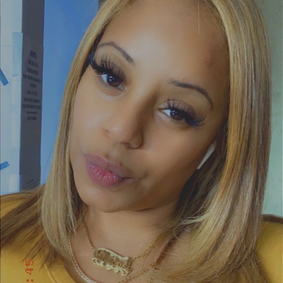 Profile Picture of Isabella Almanzar (@izzipolite) on Poshmark