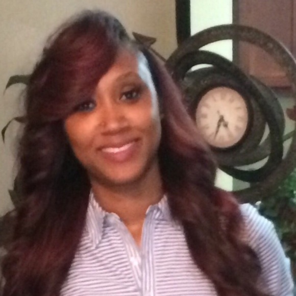 Profile Picture of Meka Simoneaux (@justhr33) on Poshmark
