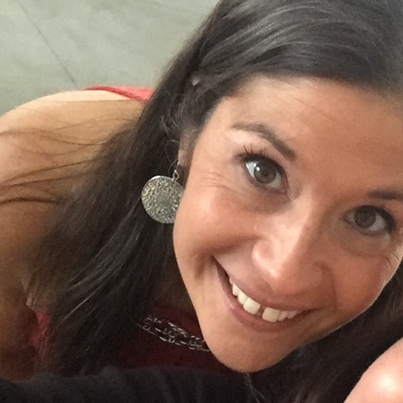 Profile Picture of Lauren Heidelberger (@lheidelberger79) on Poshmark