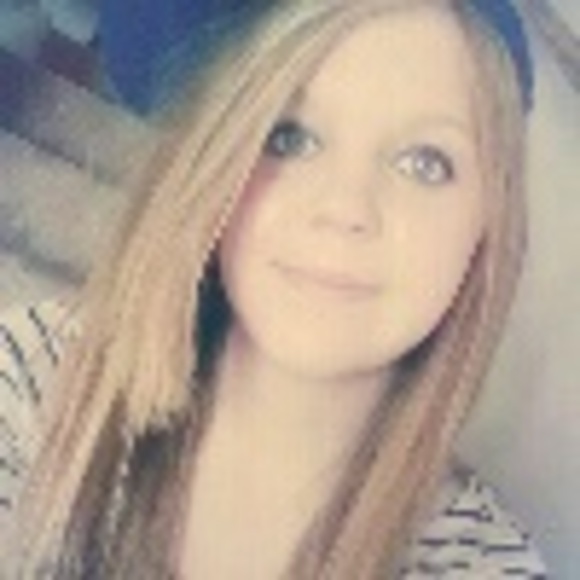 Profile Picture of Alexa Carter (@alexxajoo) on Poshmark