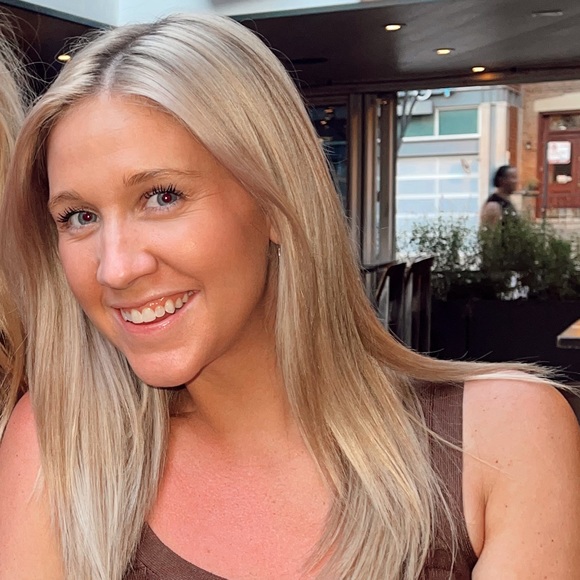 Profile Picture of Anna Heideman (@annaheideman) on Poshmark