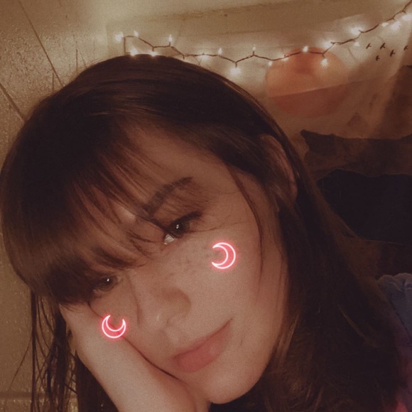 Profile Picture of Maddison Bauschatz (@mbauscha) on Poshmark