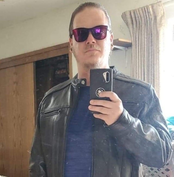 Profile Picture of Craig Pierce (@craig_pierce) on Poshmark