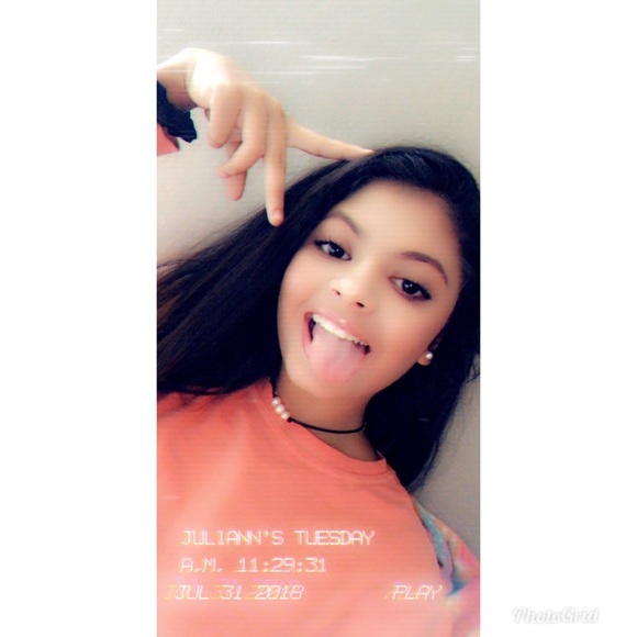 Profile Picture of Juliann Fontenot (@juliannfontenot) on Poshmark