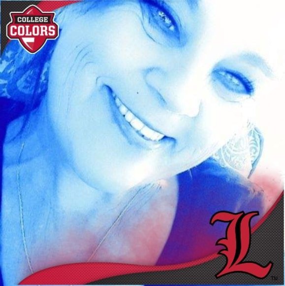 Kim Weis - Poshmark Profile Picture of Kim Weis (@kweis47) on Poshmark