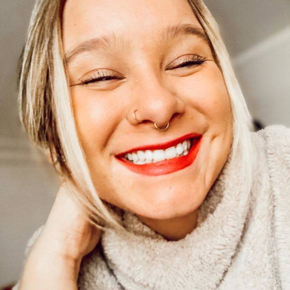 Profile Picture of Christina Clements (@christinaclemen) on Poshmark