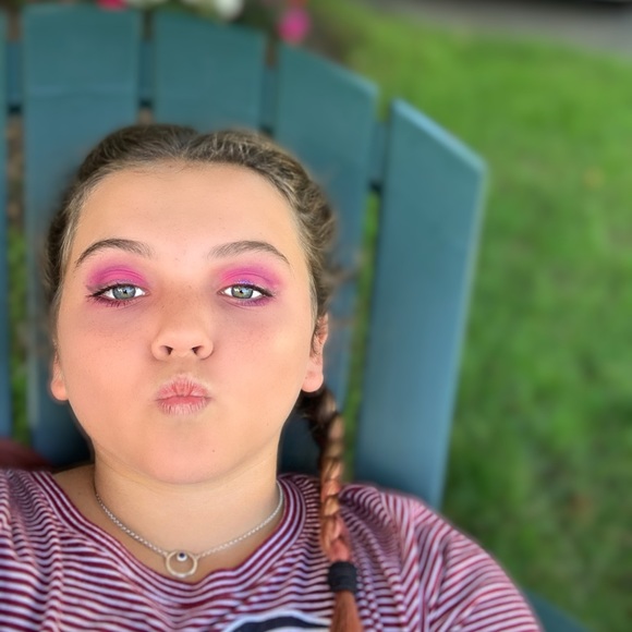 Profile Picture of 👽avery👽 Burls (@averyburls) on Poshmark