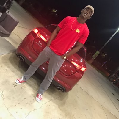 Profile Picture of John Coffey (@DontDoItNique_) on Twitter